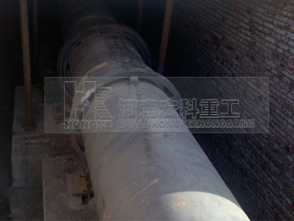 新疆哈密雙段陶?；剞D(zhuǎn)窯生產(chǎn)現(xiàn)場(chǎng)
